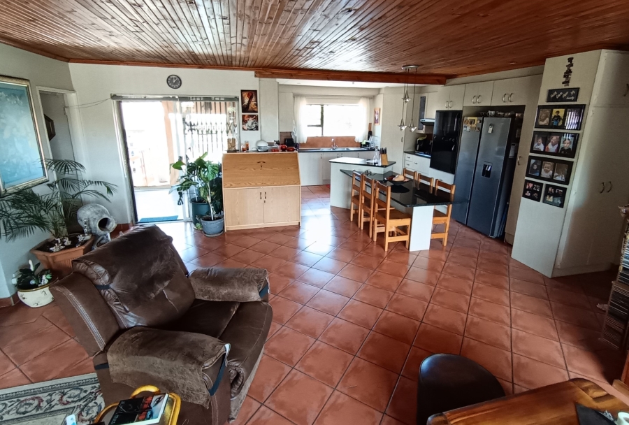 4 Bedroom Property for Sale in Wavecrest Eastern Cape